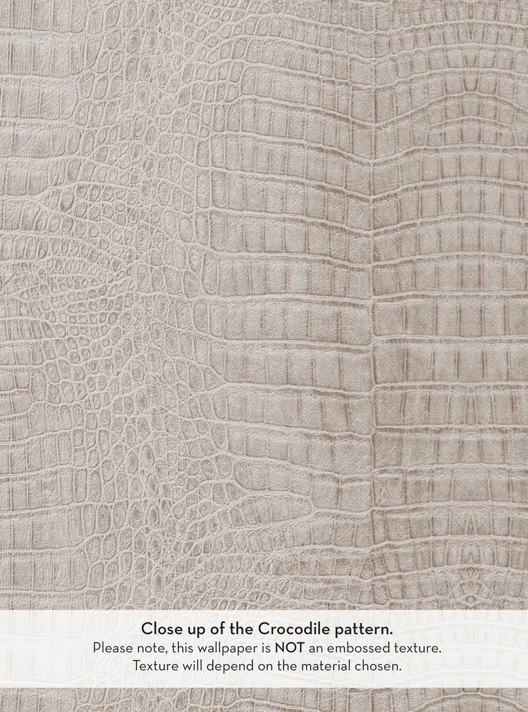 A close-up view of beige crocodile-patterned wallpaper, highlighting its detailed texture. The design features a smooth finish, with a note at the bottom indicating that it is not an embossed texture and that the texture will vary based on the chosen material. The overall appearance is elegant and sophisticated, suitable for modern decor.